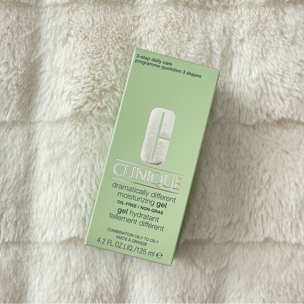 Clinique Dramatically Different Moisturizing Gel With Pump 4.2 oz